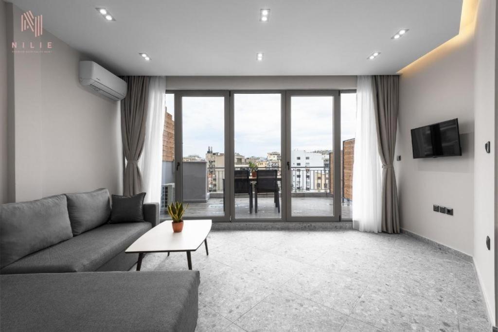 Avenue & Apartments, Nilie Hospitality Mgmt