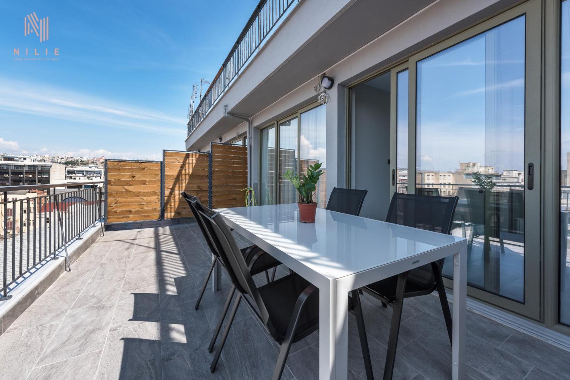 Avenue & Apartments, Nilie Hospitality Mgmt