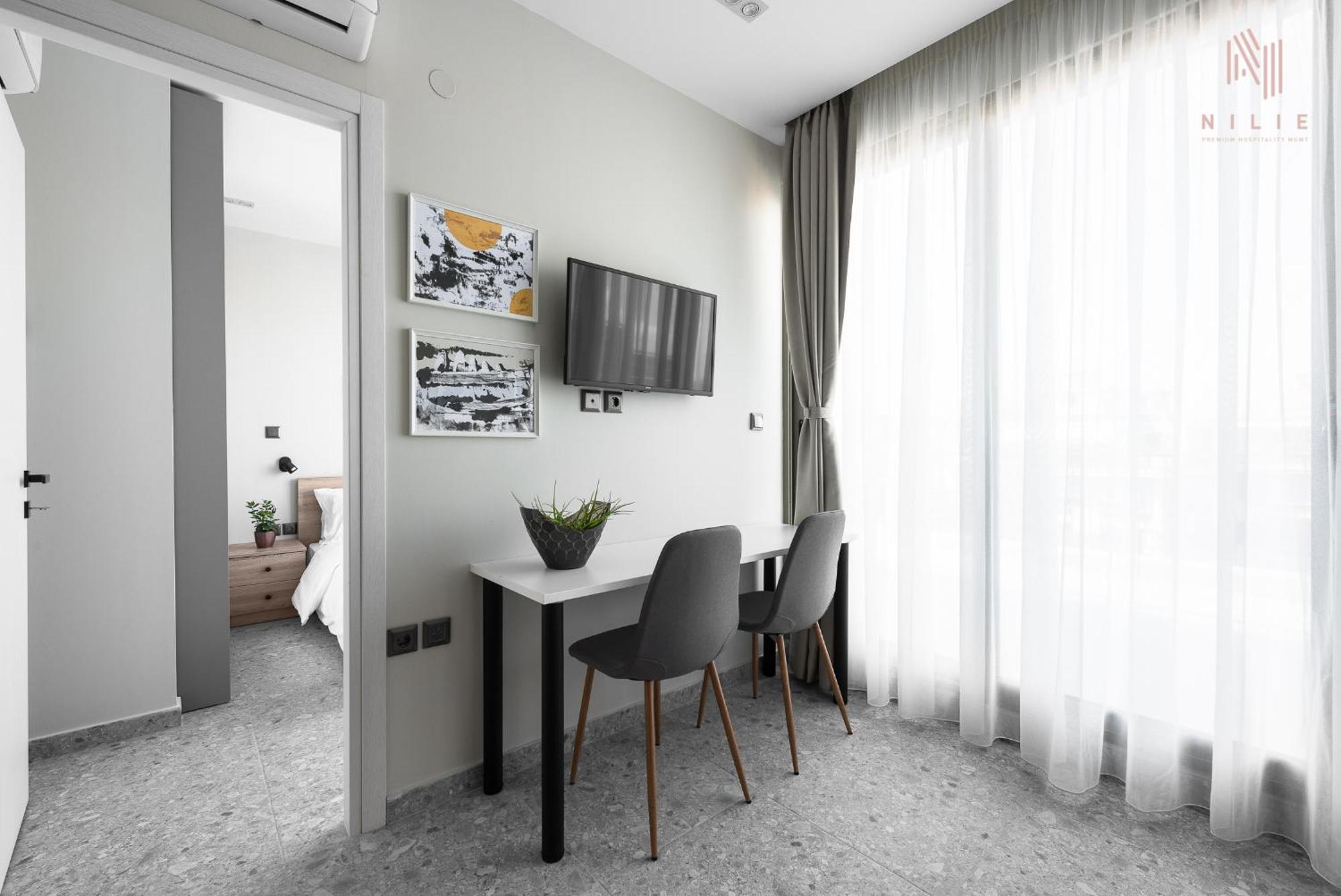 Avenue & Apartments, Nilie Hospitality Mgmt *