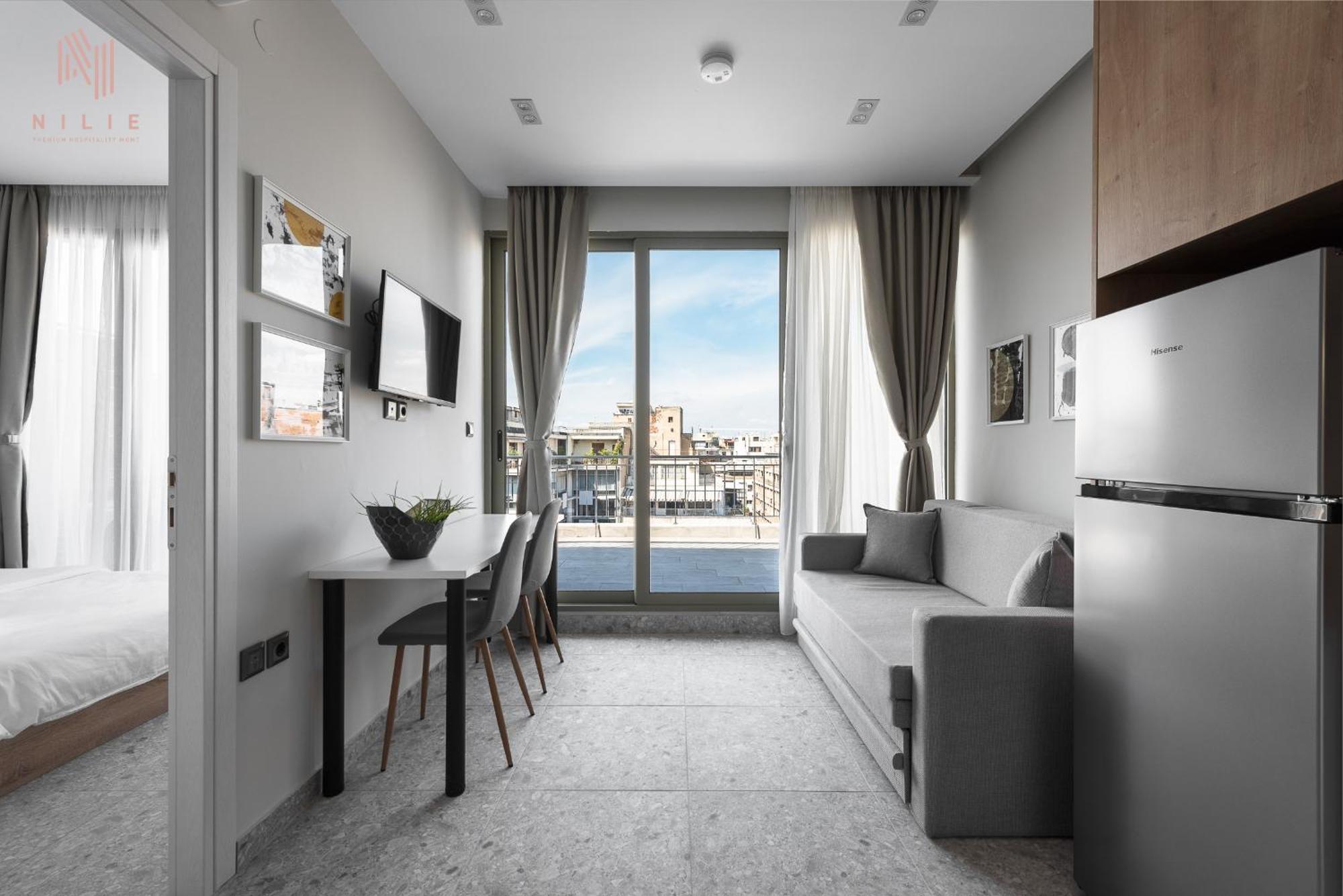 Avenue & Apartments, Nilie Hospitality Mgmt