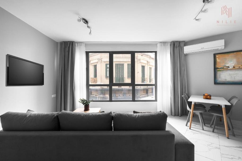 Avenue & Apartments, Nilie Hospitality Mgmt
