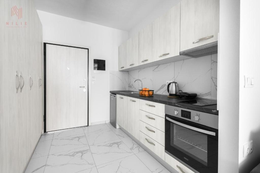 Avenue & Apartments, Nilie Hospitality Mgmt Apartment