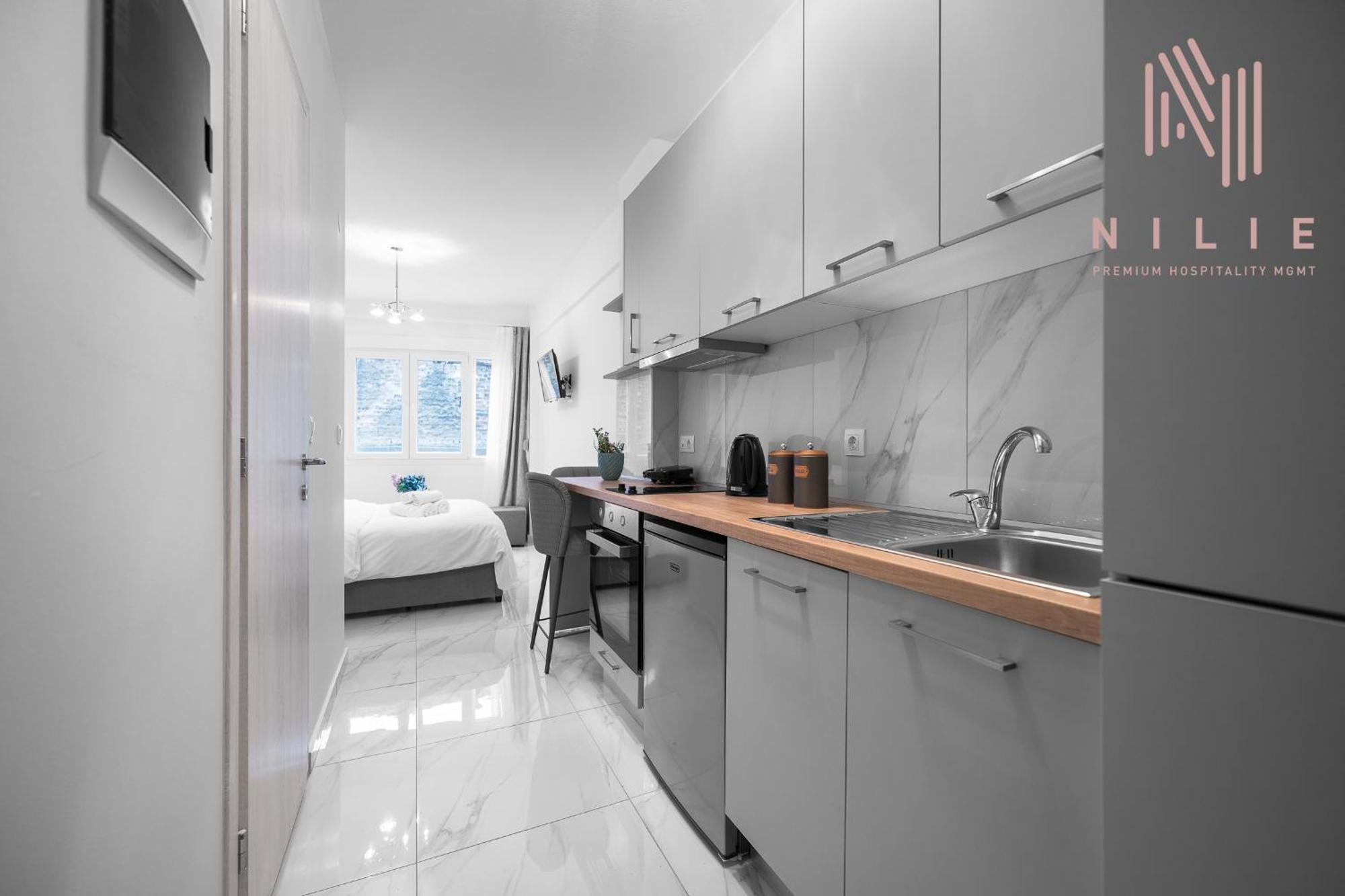 Avenue & Apartments, Nilie Hospitality Mgmt Apartment